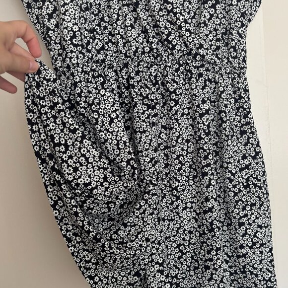 UNIQLO Women's Black and White Playsuit-Romper (size L) - Picture 2 of 8